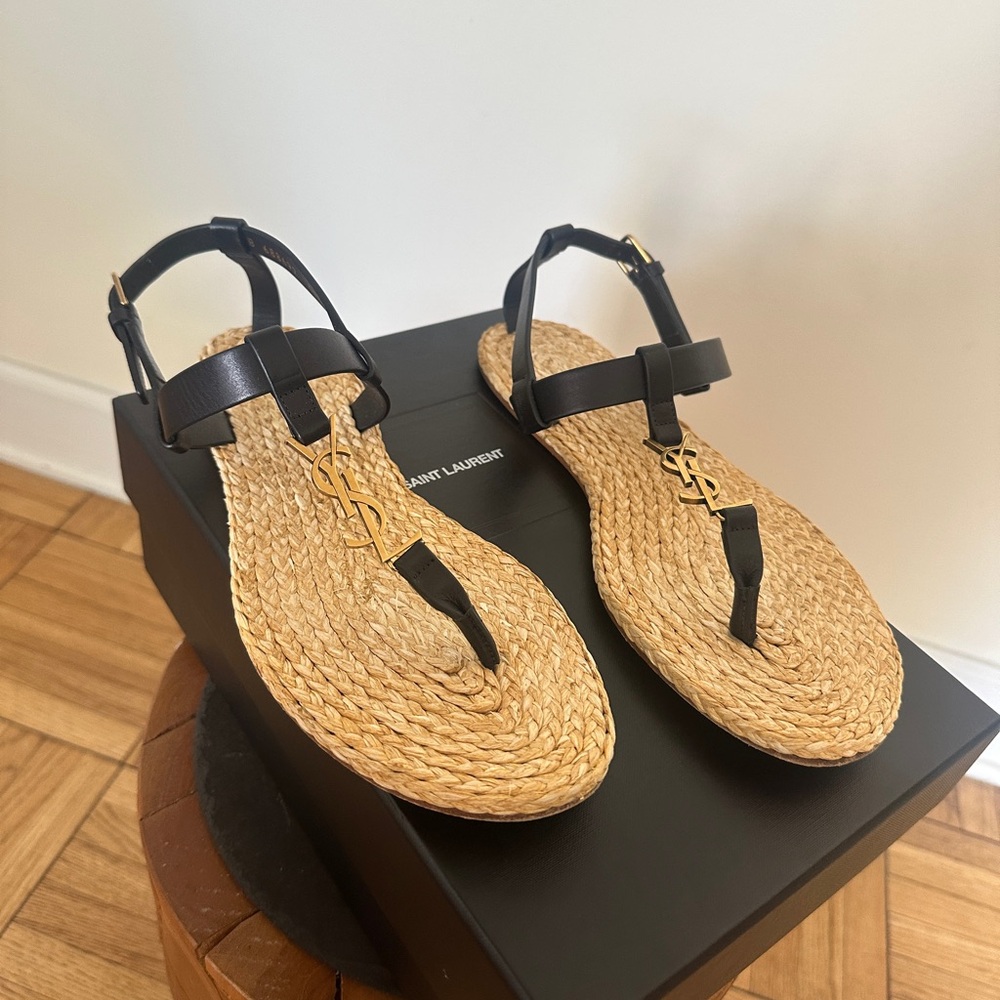 Saint Laurent Nero Cassandra Flats